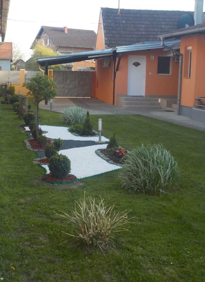 Apartmani Baotic Zupanja Exterior photo